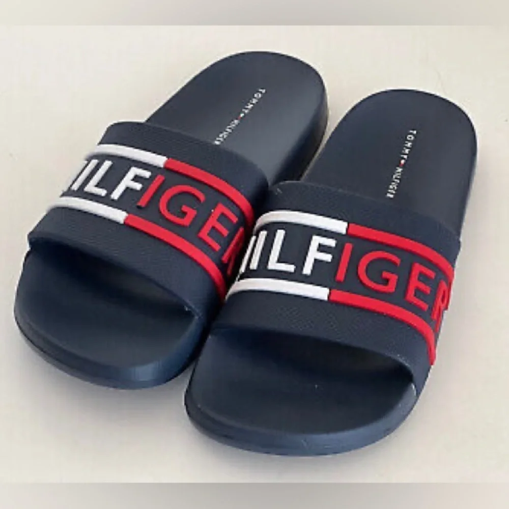 Tommy Hilfiger slides Sz 6